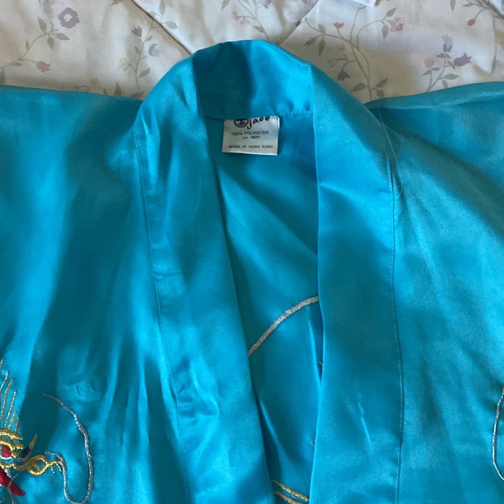 Robe - Picture 3 of 5